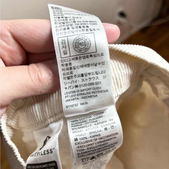 Levi’s winter white corduroy middy ankle bootcut jeans pants size 30 - Picture 2 of 11